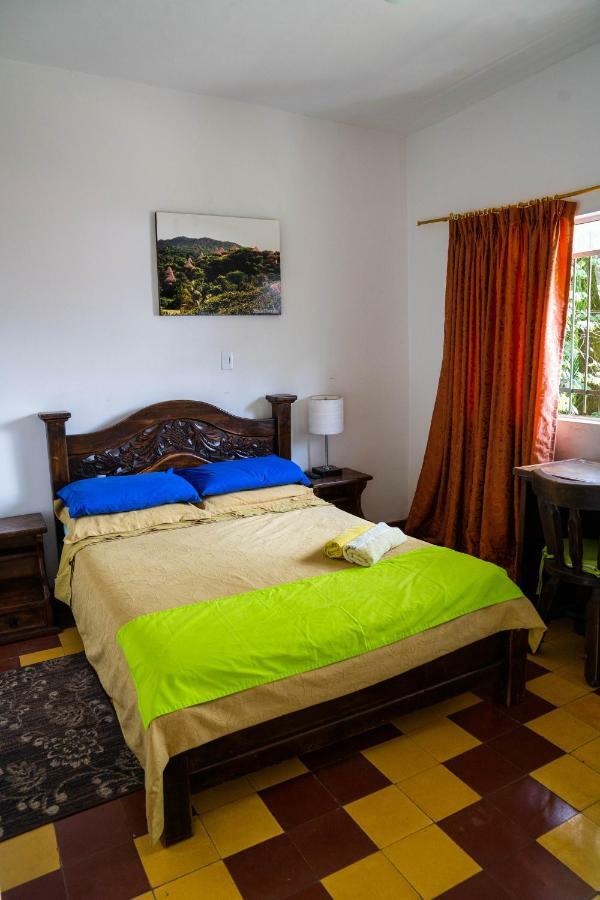 Los Andes Hostel Medellín Eksteriør bilde