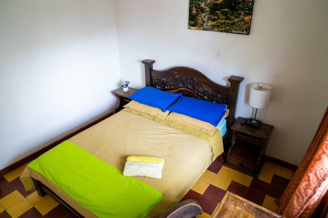 Los Andes Hostel Medellín Eksteriør bilde